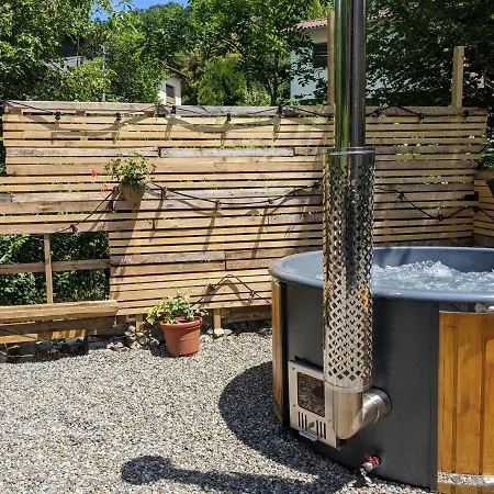 Riverside Cabin With Private Terrace + Hot Tub Apartamento *